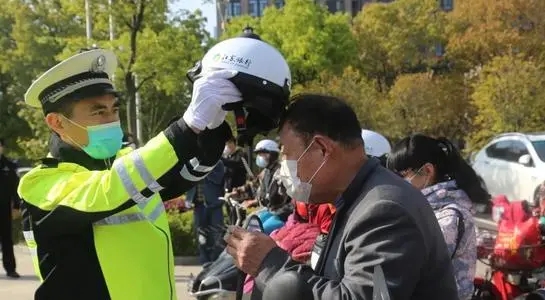 骑共享单车不戴头盔将上黑名单！8月起长沙在全国率先实行警企联合惩戒